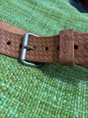 Tan Leather Men’s Belt with Subtle Logo Keeper